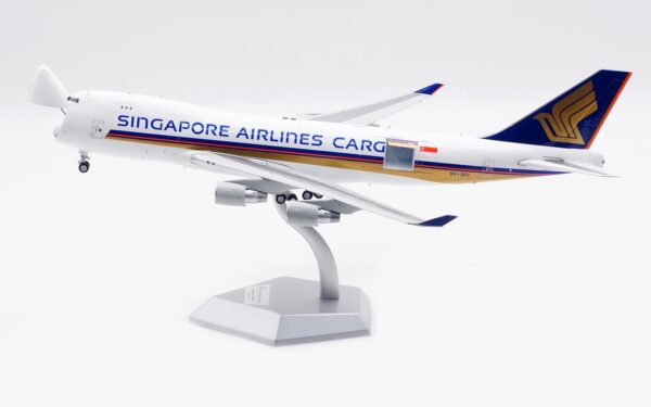 SQ Wings Interactive Series 1:200 Singapore Airlines Cargo Boeing B747-400F 9V-SFI (L2067C) - Image 4