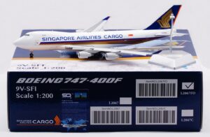 SQ Wings 1:200 Singapore Airlines Cargo Boeing B747-400F "Flaps Down" 9V-SFI (L2067FD)