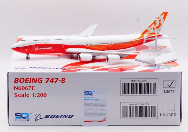SQ Wings 1:200 Boeing Aircraft Company Boeing B747-8i "Sunrise - Flaps Up" N6067E (L2073)
