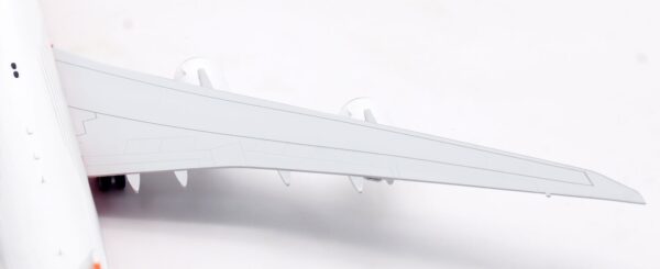 SQ Wings 1:200 Boeing Aircraft Company Boeing B747-8i "Sunrise - Flaps Up" N6067E (L2073) - Image 13