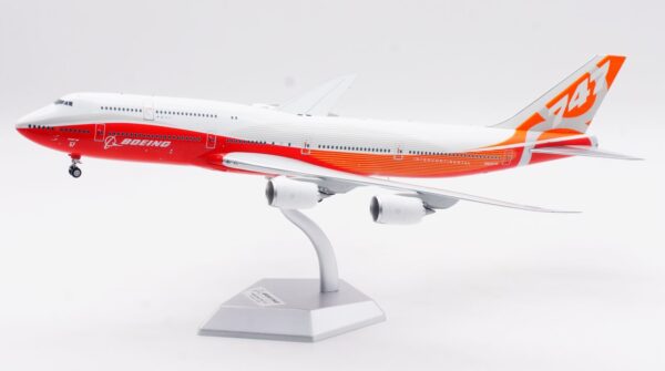 SQ Wings 1:200 Boeing Aircraft Company Boeing B747-8i "Sunrise - Flaps Up" N6067E (L2073) - Image 2