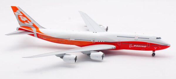 SQ Wings 1:200 Boeing Aircraft Company Boeing B747-8i "Sunrise - Flaps Up" N6067E (L2073) - Image 7