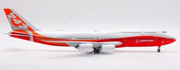 SQ Wings 1:200 Boeing Aircraft Company Boeing B747-8i "Sunrise - Flaps Up" N6067E (L2073) - Image 9