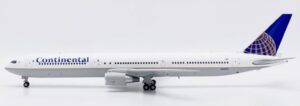 JC Wings 1:200 Continental Airlines Boeing B767-400(ER) "Flaps Down" N66051 (LH2505A)