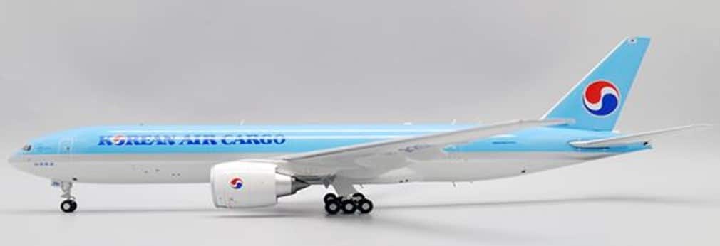 JC Wings 1:200 Korean Air Cargo Boeing B777-F "Flaps Down" HL8251 (SA2004A)