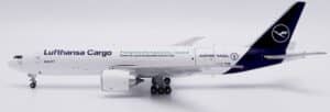 JC Wings Interactive Series 1:400 Lufthansa Cargo Boeing B777-F "Flying into the future CO₂- Neutral" D-ALFK (XX40228C)