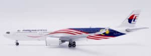 JC Wings 1:400 Malaysia Airlines Airbus A330-900neo 9M-MNH (XX40252)