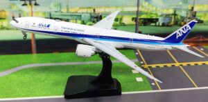 Aviation 400 1:400 ANA All Nippon Airways Boeing B777-300(ER) JA795A (AV4213)