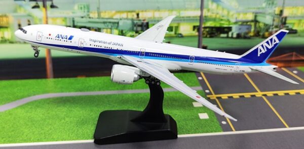 Aviation 400 1:400 ANA All Nippon Airways Boeing B777-300(ER) JA795A (AV4213)