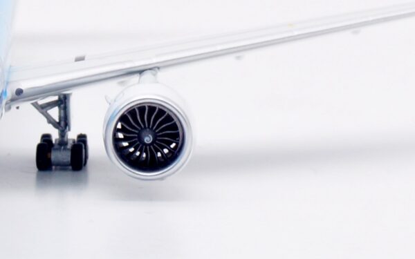 Aviation 400 1:400 Korean Air Boeing B777-300(ER) HL8008 (AV4217) - Image 14