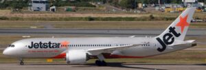 JC Wings 1:400 Jetstar Airways Boeing B787-8 Dreamliner "Flaps Down" VH-VKK (XX40812A)