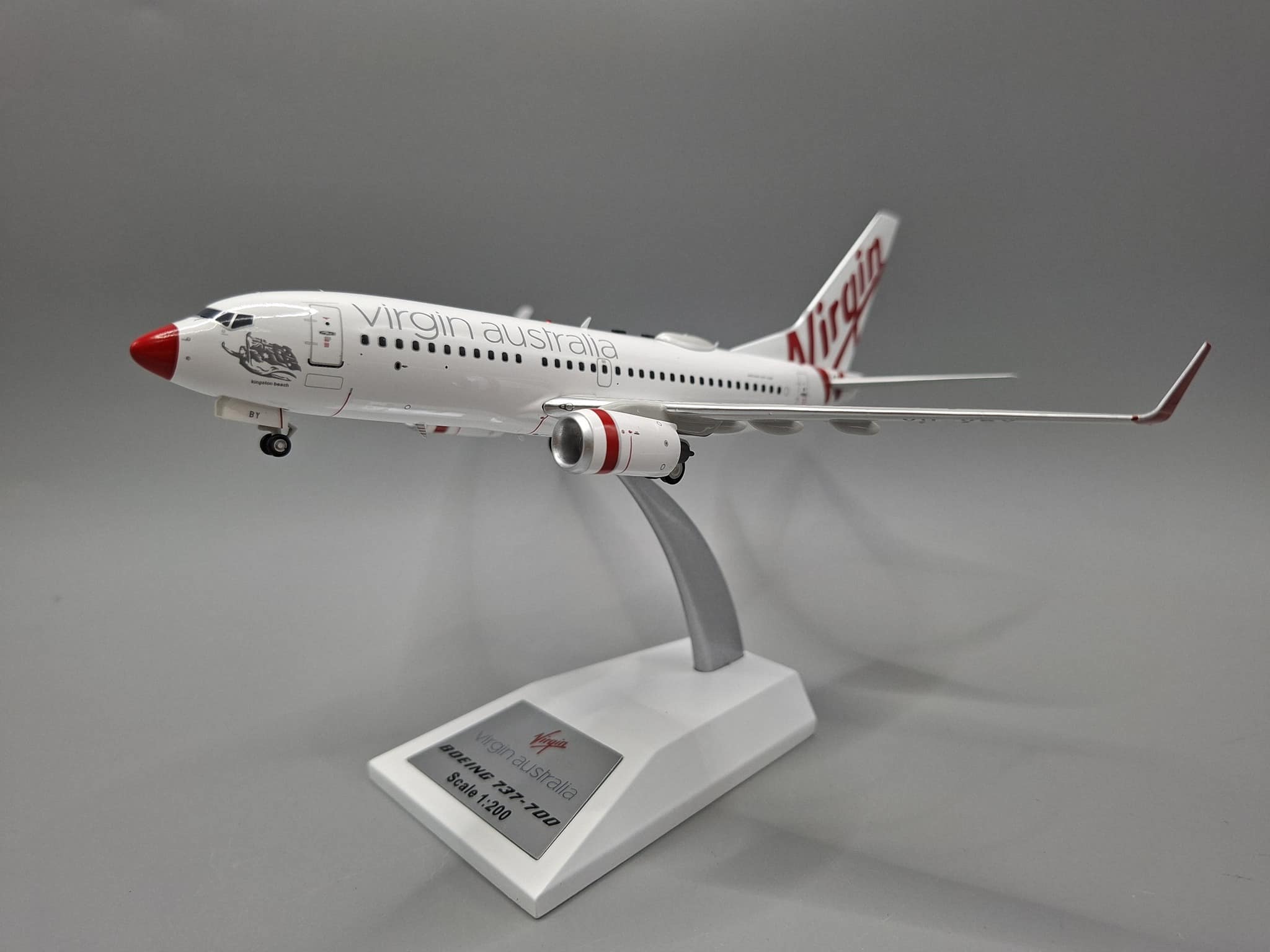 J-Fox Models 1:200 Virgin Australia Boeing B737-700w "Kingston Beach" VH-VBY (JF-737-7-009L) - Image 3