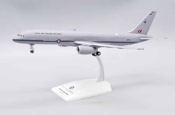 JC Wings 1:200 Royal New Zealand Air Force (RNZAF) Boeing B757-200 VIP NZ7572 (XX20099) - Image 12