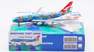 HX Models 1:400 Qantas Airways Boeing B747-300 "Nalanji Dreaming - Flaps Up" VH-EBU (B606501)