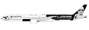 JC Wings 1:400 LATAM Airlines Brasil Boeing B777-300(ER) "Galaxy's Edge" PT-MUA (EW477W007)
