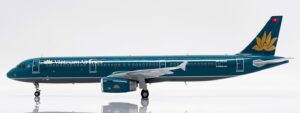JC Wings 1:200 Vietnam Airlines Airbus A321-200 VN-A390 (LH2421)