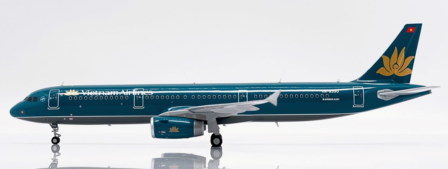 JC Wings 1:200 Vietnam Airlines Airbus A321-200 VN-A390 (LH2421)