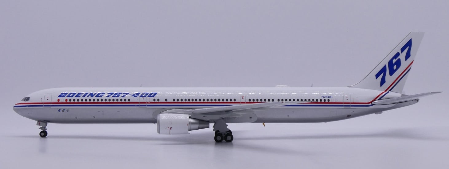 JC Wings 1:200 Boeing Aircraft Company Boeing B767-400(ER) "House Colours - Flaps Down" N76400 (LH2496A)