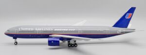 JC Wings 1:200 United Airlines Boeing B777-200 "Battleship - Boeing 777" N777UA (XX20156)