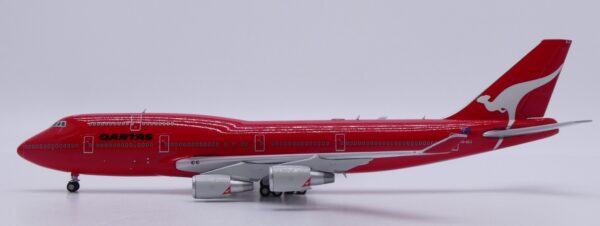 JC Wings 1:400 Qantas Airways Boeing B747-400(ER) "All Red - Flaps Up" VH-OEJ (XX40382)