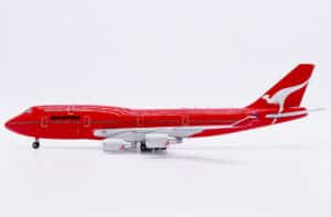 JC Wings 1:400 Qantas Airways Boeing B747-400(ER) "All Red - Flaps Up" VH-OEJ (XX40382)