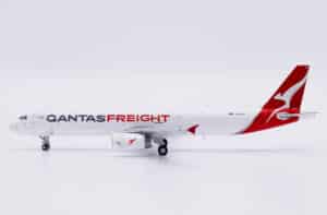 JC Wings 1:400 Qantas Freight (Express Freighters) Airbus A321-200(P2F) "Orion" VH-XF6 (XX40672)