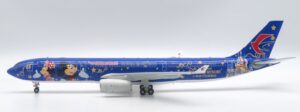 JC Wings 1:200 China Eastern Airlines Airbus A330-300 "Shanghai Disney Resort: Minnie and Mickey Mouse" B-6507 (KJ-A333-009)