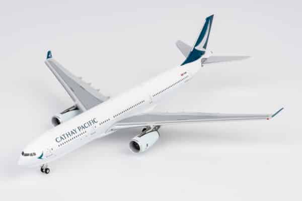 NG Models 1:400 Cathay Pacific Airbus A330-300 B-HLW (NG62083)