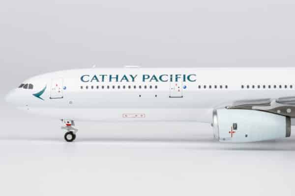 NG Models 1:400 Cathay Pacific Airbus A330-300 B-HLW (NG62083)