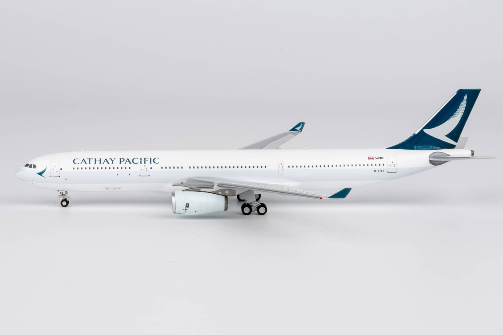 NG Models Ultimate 1:400 Cathay Pacific Airbus A330-300 "1,000th Airbus A330" B-LBB (NG62084)