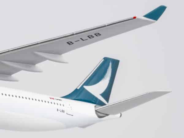 NG Models Ultimate 1:400 Cathay Pacific Airbus A330-300 