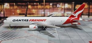 Panda Models 1:400 Qantas Freight (Express Freighters) Boeing B767-300F VH-EFR (PM62519)