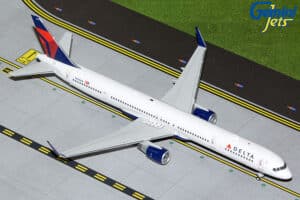 Gemini Jets 1:200 Delta Air Lines Boeing B757-300w N590NW (G2DAL1111)