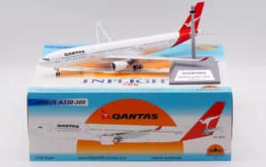 InFlight 200 1:200 Qantas Airways Airbus A330-300 "Freycinet Peninsula" VH-QPB (IF333QF1025)