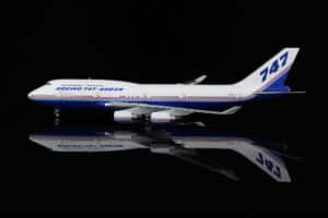 SQ Wings 1:200 Boeing Aircraft Company Boeing B747-400(ER) "House Colours - Flaps Down" N747ER (L2101FD)
