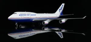 SQ Wings 1:200 Boeing Aircraft Company Boeing B747-400(ER) "House Colours - Flaps Up" N747ER (L2101)