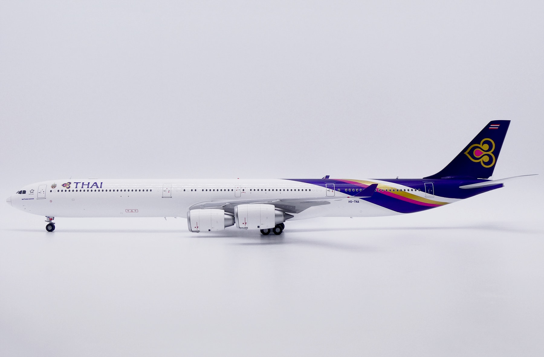 JC Wings 1:200 Thai Airways Airbus A340-600 "Watthana Nakhon" HS-TNA (KJ-A346-117)