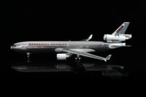 SQ Wings 1:200 McDonnell Douglas MD-11 "House Colours - Flaps Up" N111MD (L2105)