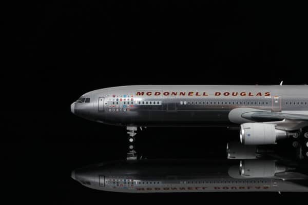 SQ Wings 1:200 McDonnell Douglas MD-11 