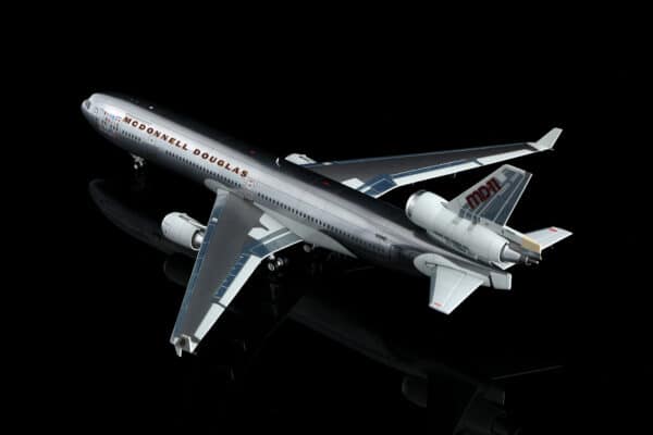 SQ Wings 1:200 McDonnell Douglas MD-11 