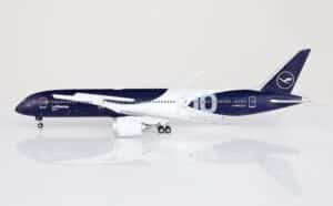 SQ Wings 1:200 Lufthansa Boeing B787-9 Dreamliner "100th Anniversary" D-ABPU (L2279)