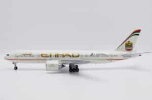 JC Wings 1:200 Etihad Airways Boeing B777-200(LR) "2015 Formula 1 Grand Prix - Flaps Up" A6-LRD (XX20318)