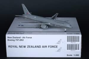 JC Wings 1:200 Royal New Zealand Air Force (RNZAF) Boeing B757-200(C) NZ7571 (XX2562)