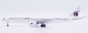 JC Wings 1:400 Qatar Airways Boeing B777-300(ER) "2000’s Retro - Flaps Down" A7-BOC (XX40679A)