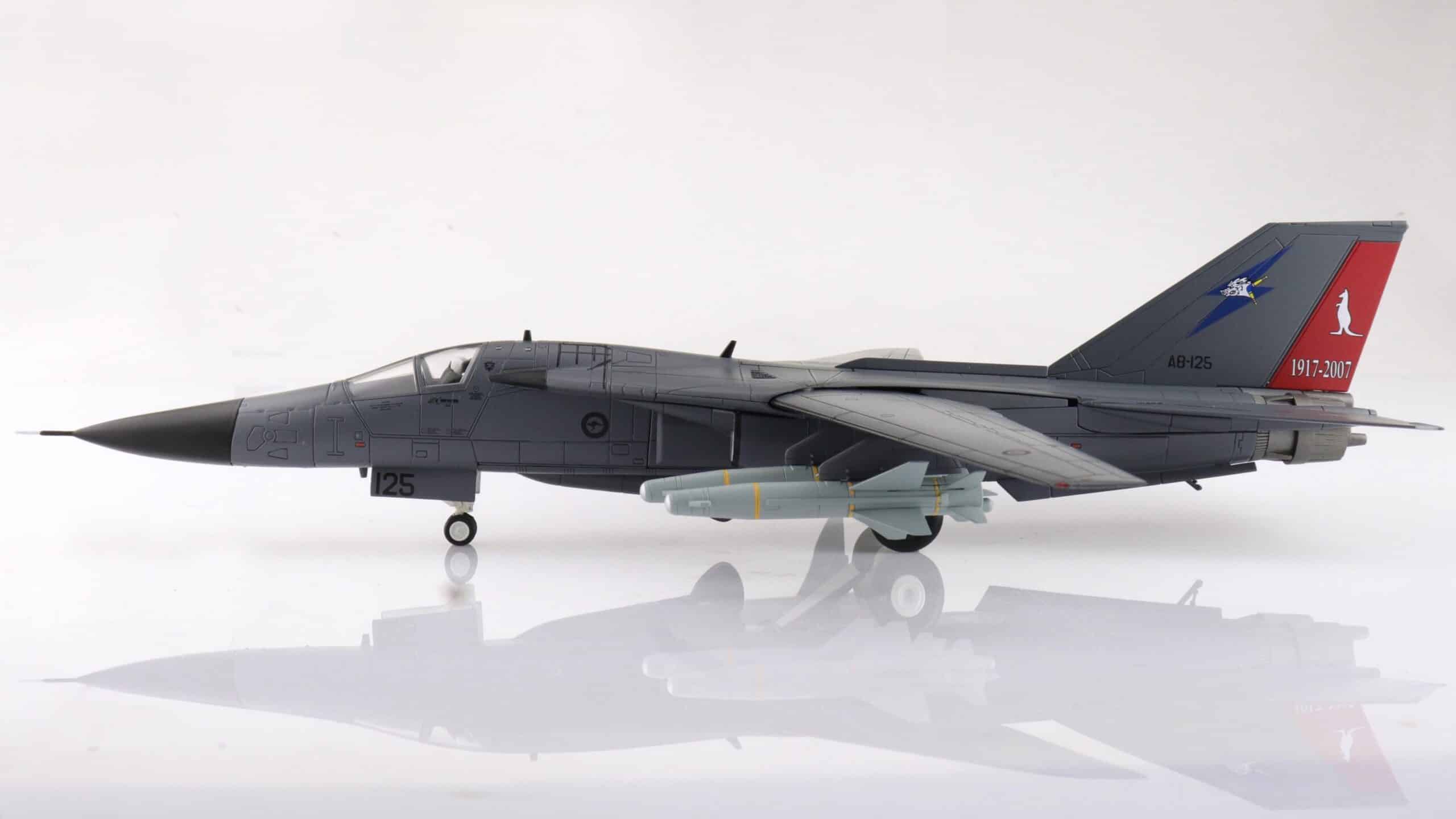 Hobby Master 1:72 Royal Australian Air Force (RAAF) General Dynamics F-111C Aardvark "90th Anniversary of 6 Sqn." A8-125 (HA3034)