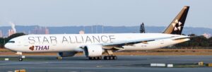 JC Wings 1:400 Thai Airways Boeing B777-300(ER) "Star Alliance - Flaps Down" HS-TKQ (XX40868A)