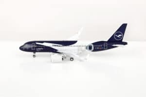 SQ Wings 1:200 Lufthansa Airbus A320neo "100th Anniversary - Flaps Up" D-AIND (L2353)