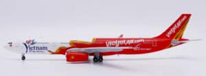 JC Wings 1:400 VietJetAir Airbus A330-300 "Vietnam Timeless Charm" VN-A814 (XX40272)