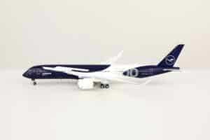 SQ Wings 1:200 Lufthansa Airbus A350-900 XWB "100th Anniversary - Flaps Up" D-AIXL (L2402)