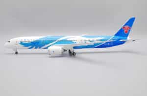 JC Wings 1:200 China Southern Airlines Boeing B787-9 Dreamliner B-1242 (LH2353)